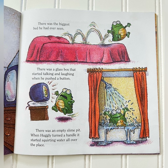 Sale‼️Book bundle - Curious George and Huggley’s - Picture 4 of 10